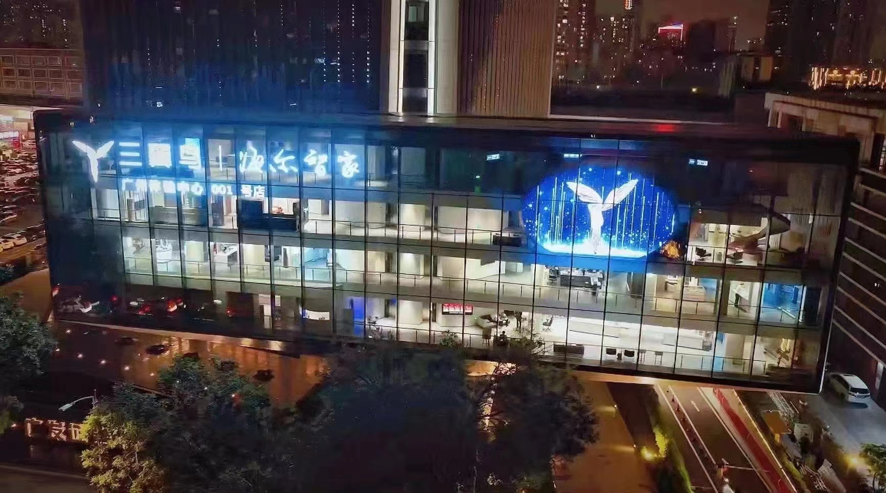 LED透明屏也卷起來啦！在更加細分化的趨勢下能否成為定制產品“主咖”？